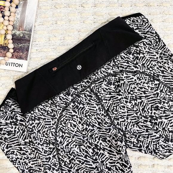 Lululemon Women’s 8 Run - Picture 6 of 9